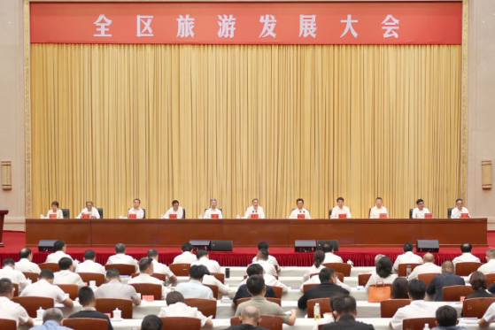 全区旅游发展大会召开 李邑飞讲话 张雨浦主持 庄严出席1