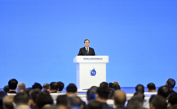 丁薛祥出席第四届北斗规模应用国际峰会开幕式并致辞