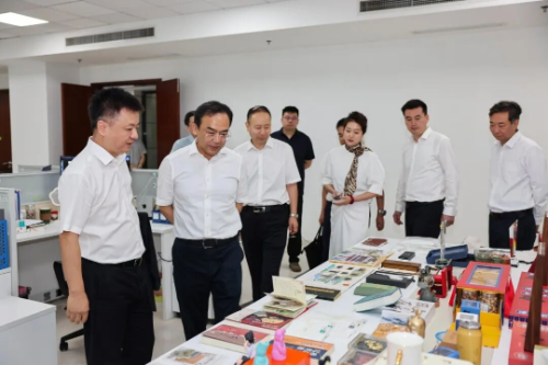 省文化和旅游厅赴陕西新华出版传媒集团调研座谈1