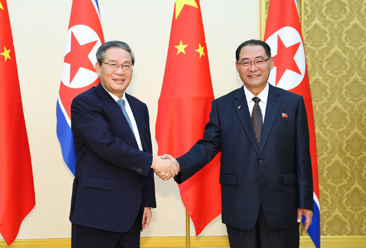 李强同朝鲜内阁总理朴泰成会谈
